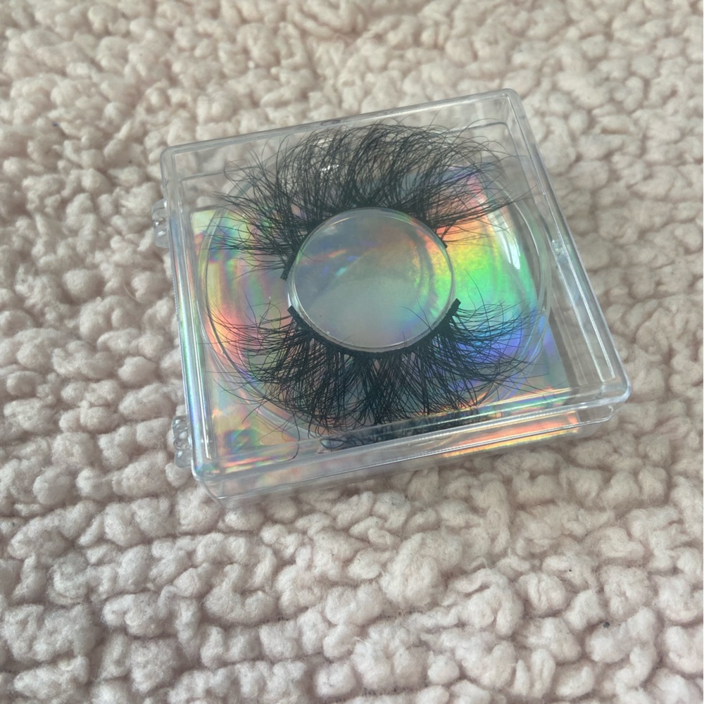 Eyelashes - Mink w/ a soft & fluffy feel - Picture 2 of 2